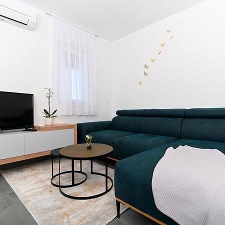 Apartment Laura, Free Parking, Balcony, 4 Ppl Trogir Buitenkant foto