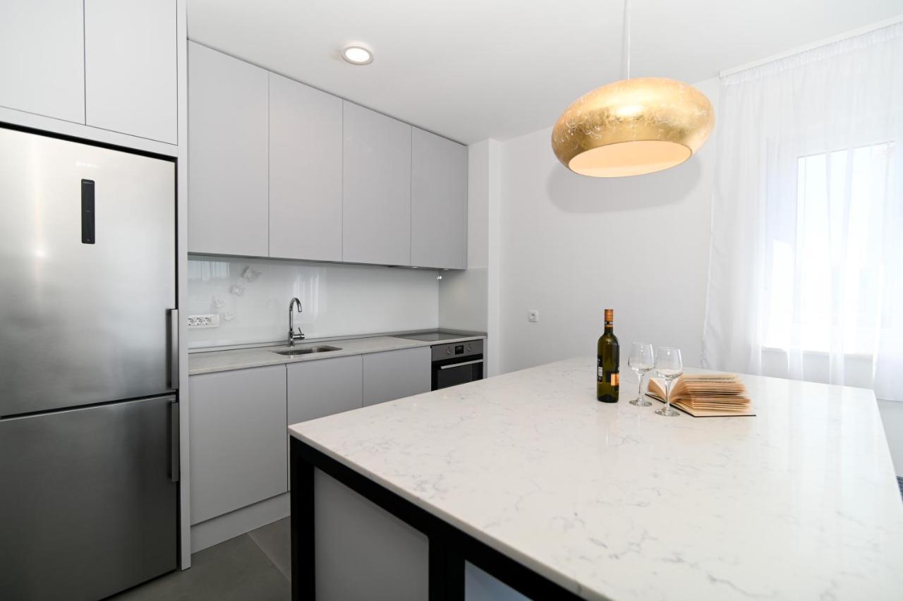 Apartment Laura, Free Parking, Balcony, 4 Ppl Trogir Buitenkant foto