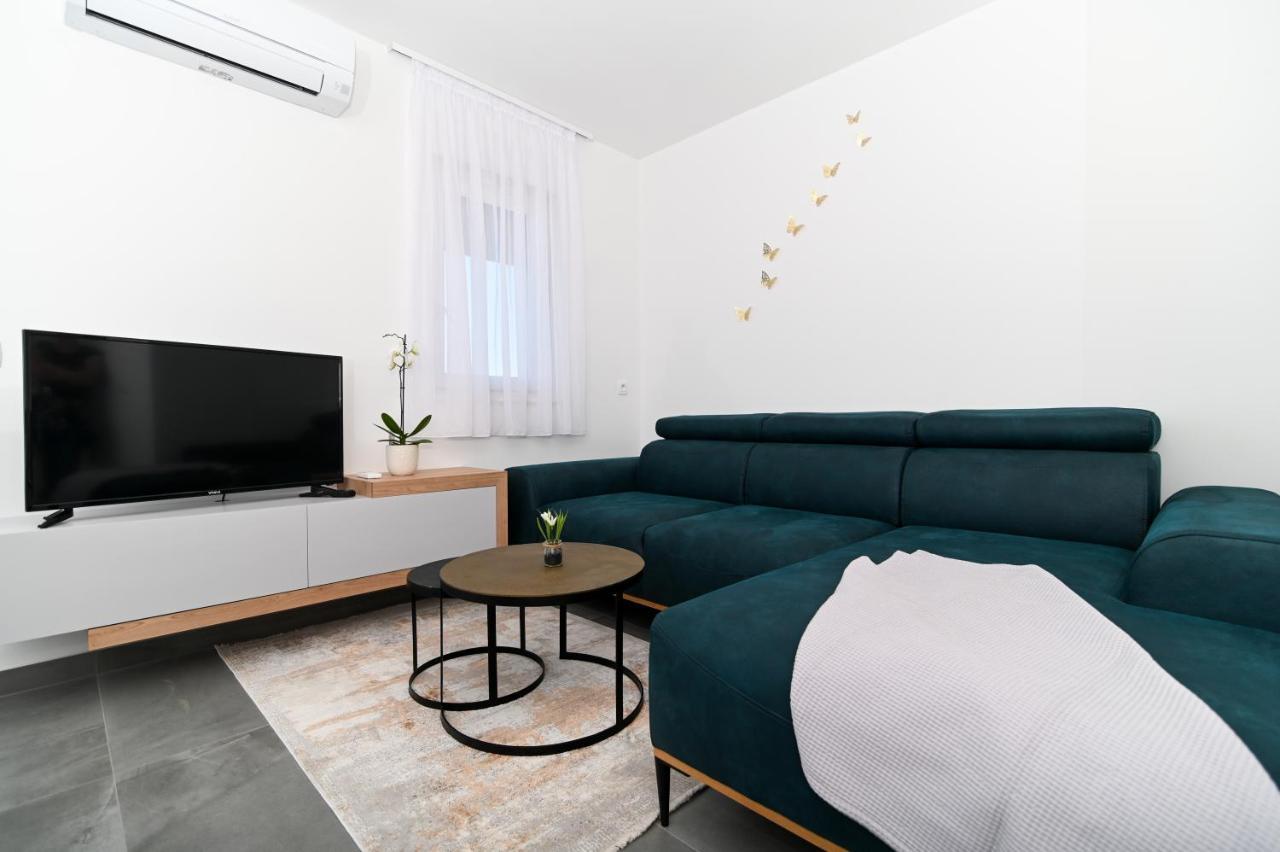 Apartment Laura, Free Parking, Balcony, 4 Ppl Trogir Buitenkant foto
