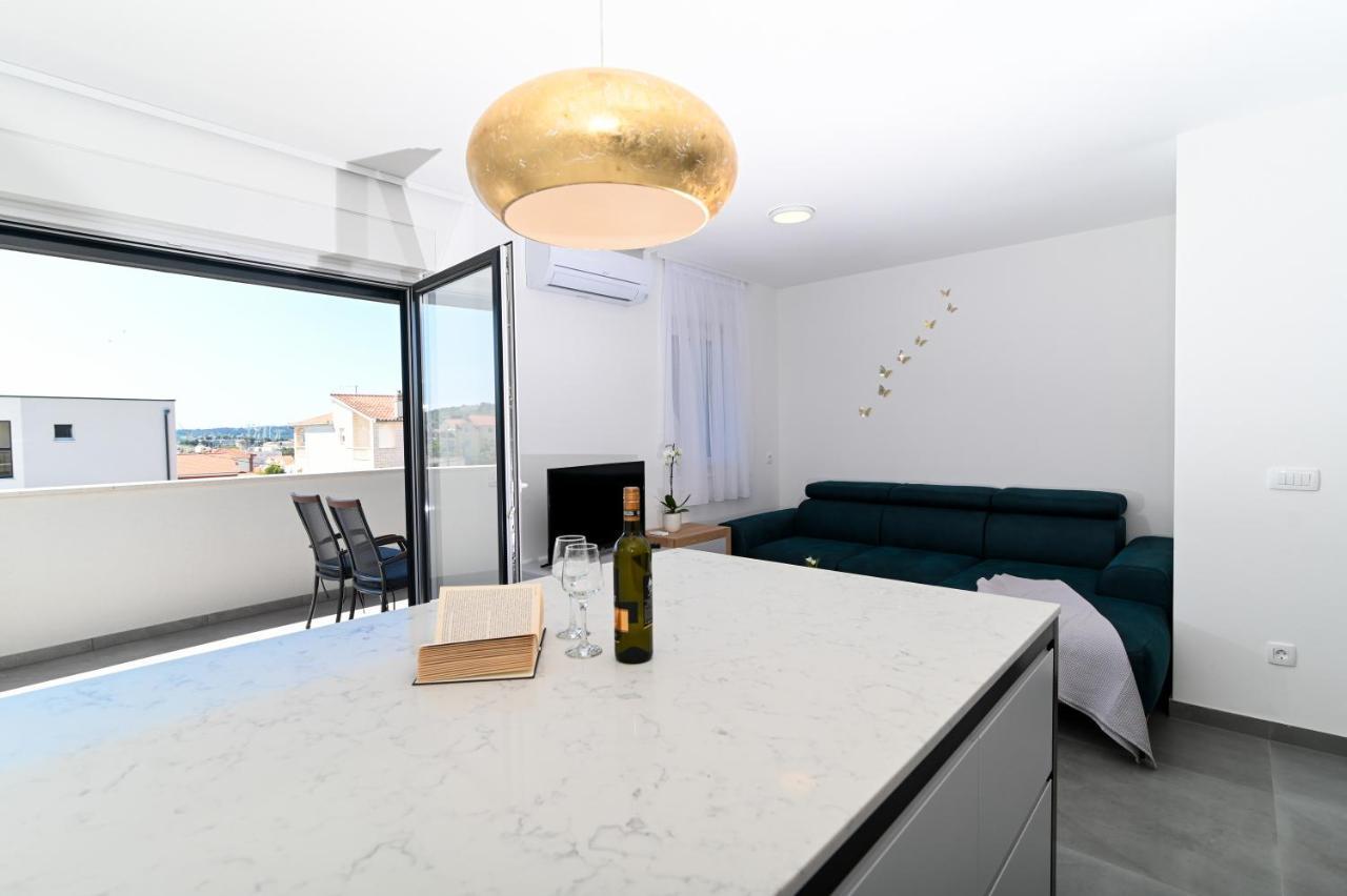Apartment Laura, Free Parking, Balcony, 4 Ppl Trogir Buitenkant foto