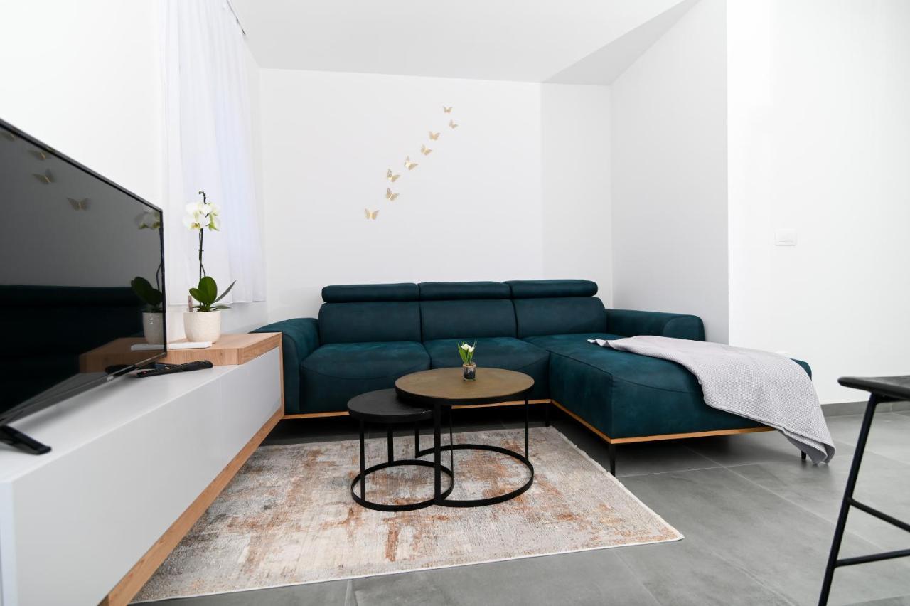 Apartment Laura, Free Parking, Balcony, 4 Ppl Trogir Buitenkant foto