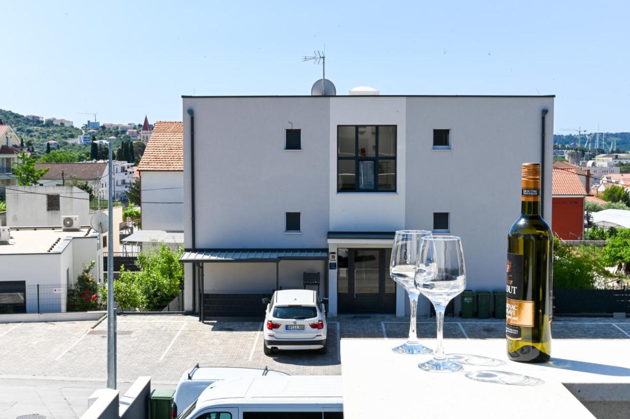 Apartment Laura, Free Parking, Balcony, 4 Ppl Trogir Buitenkant foto