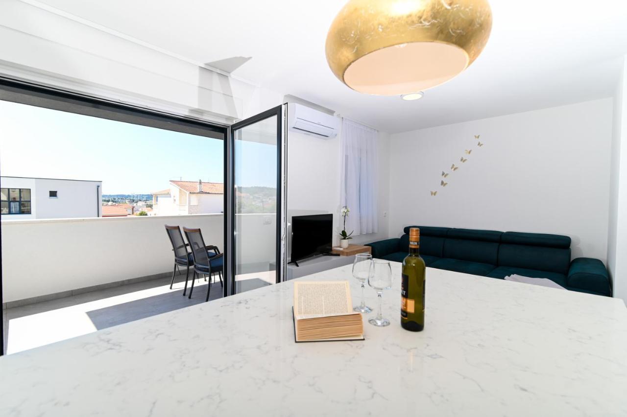 Apartment Laura, Free Parking, Balcony, 4 Ppl Trogir Buitenkant foto