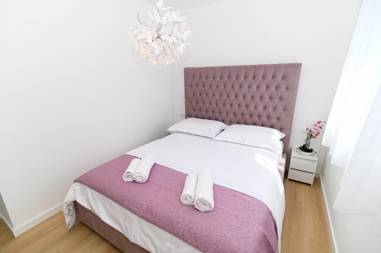 Apartment Laura, Free Parking, Balcony, 4 Ppl Trogir Buitenkant foto