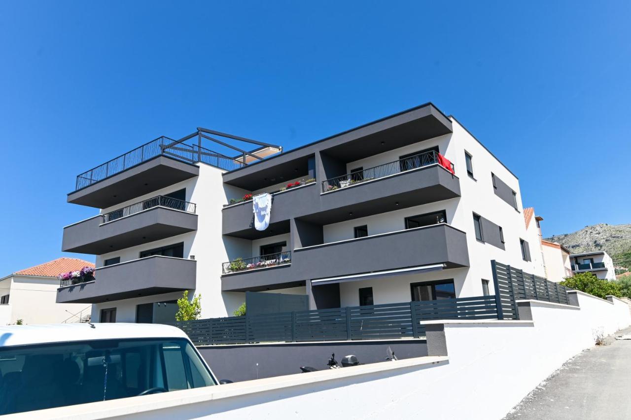 Apartment Laura, Free Parking, Balcony, 4 Ppl Trogir Buitenkant foto