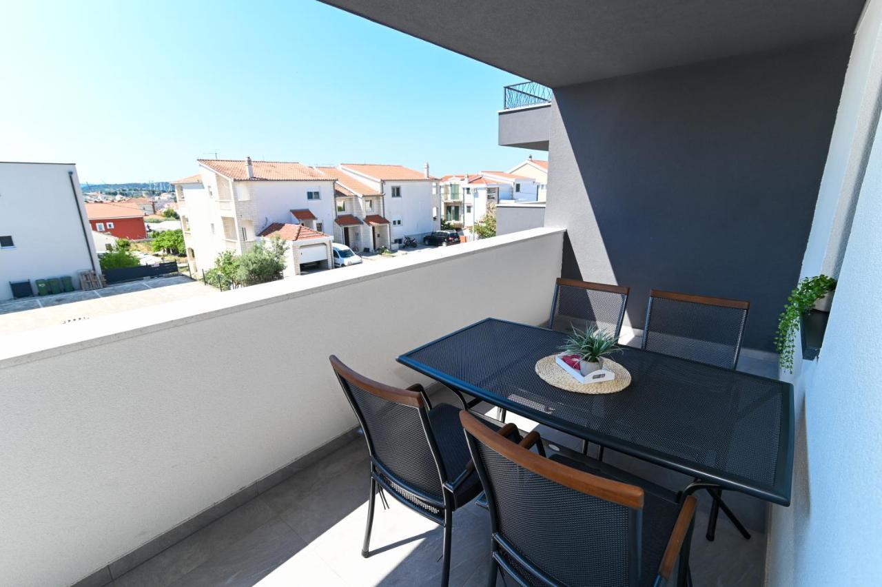 Apartment Laura, Free Parking, Balcony, 4 Ppl Trogir Buitenkant foto