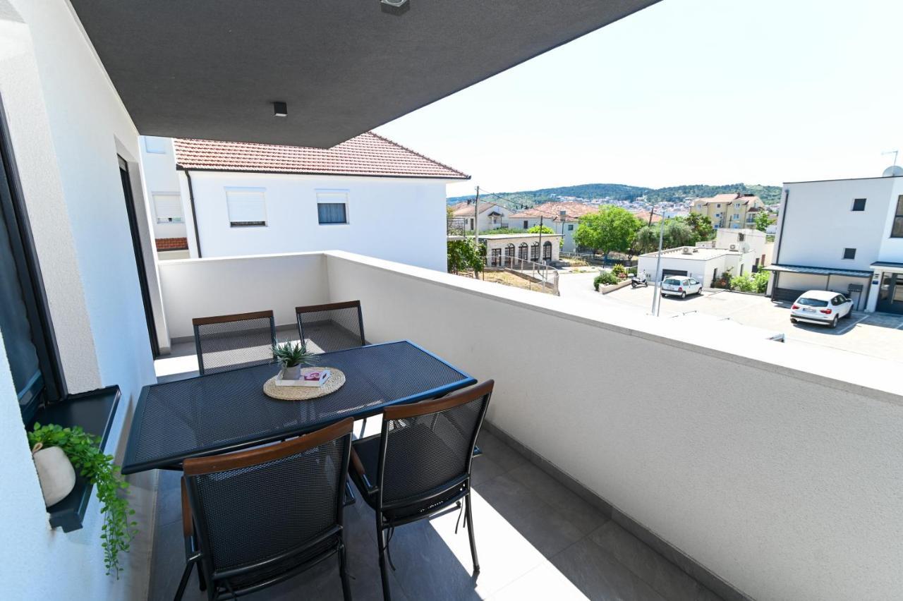Apartment Laura, Free Parking, Balcony, 4 Ppl Trogir Buitenkant foto